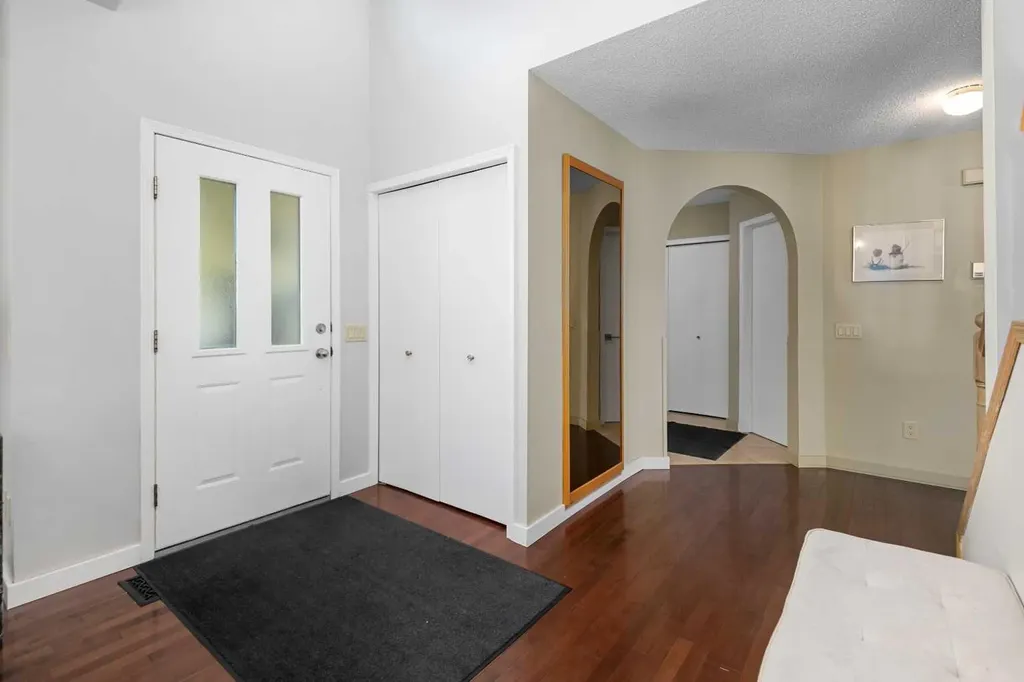 95 Hawkstone Close NW Calgary AB T3G 3P3