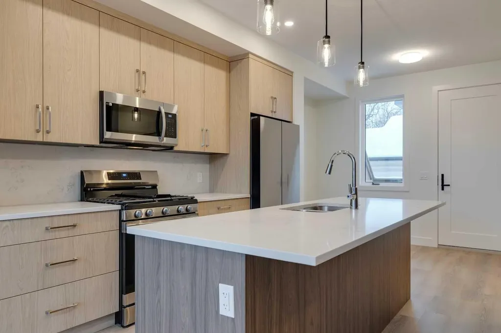 2126 7 Street NW Calgary AB T2M 1K3