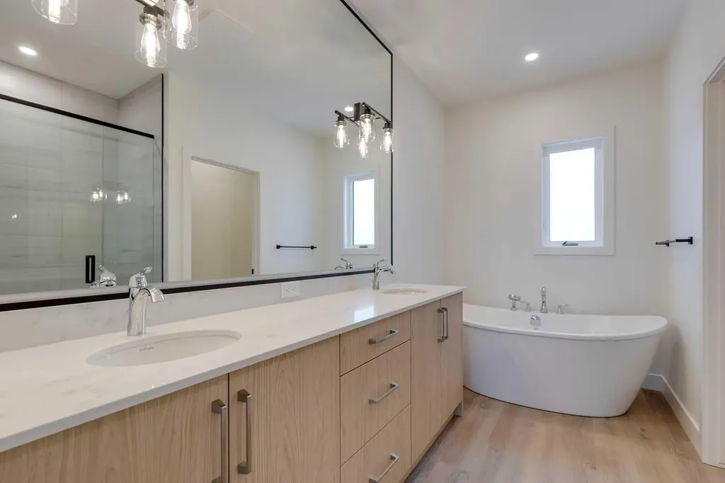 2126 7 Street NW Calgary AB T2M 1K3