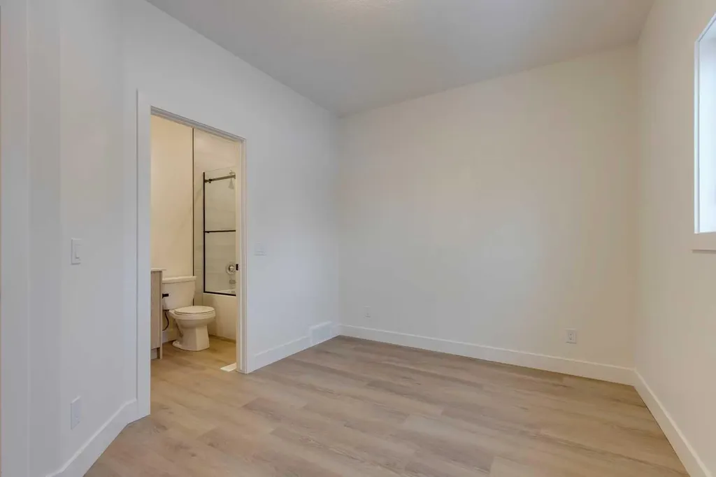 2126 7 Street NW Calgary AB T2M 1K3