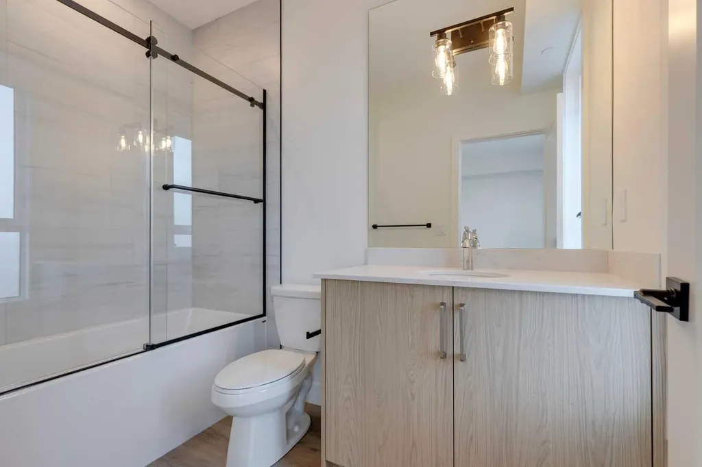 2126 7 Street NW Calgary AB T2M 1K3
