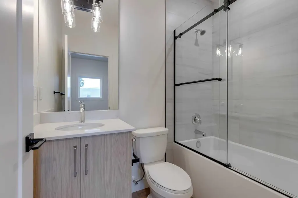 2126 7 Street NW Calgary AB T2M 1K3