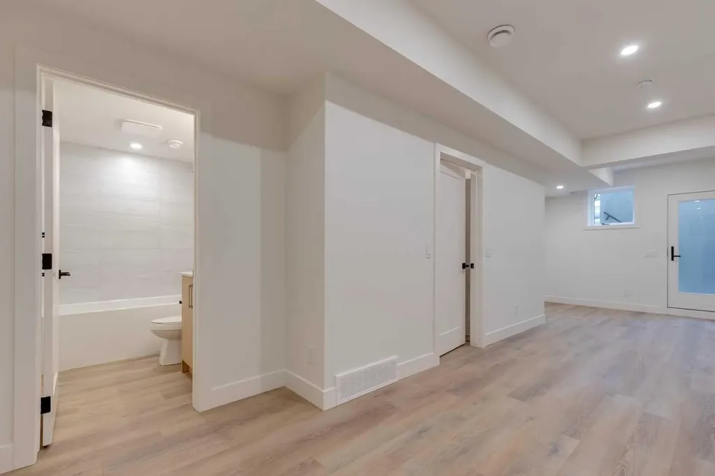 2126 7 Street NW Calgary AB T2M 1K3