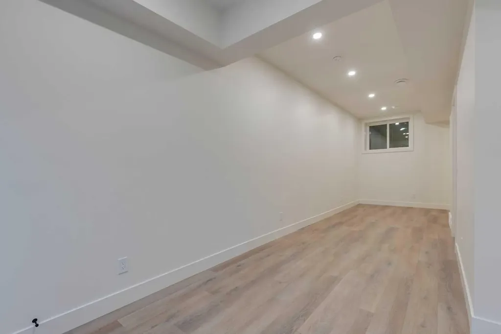 2126 7 Street NW Calgary AB T2M 1K3