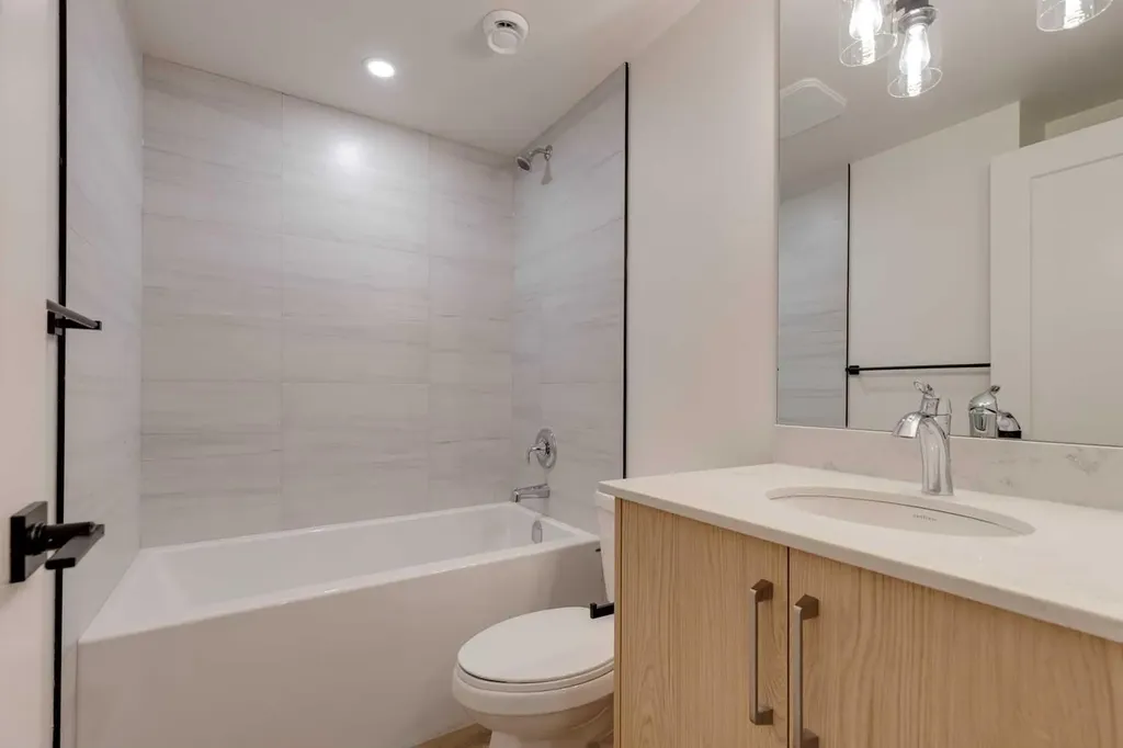 2126 7 Street NW Calgary AB T2M 1K3
