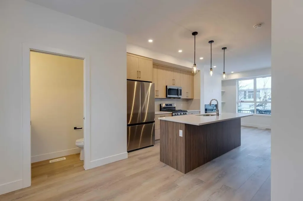 2126 7 Street NW Calgary AB T2M 1K3