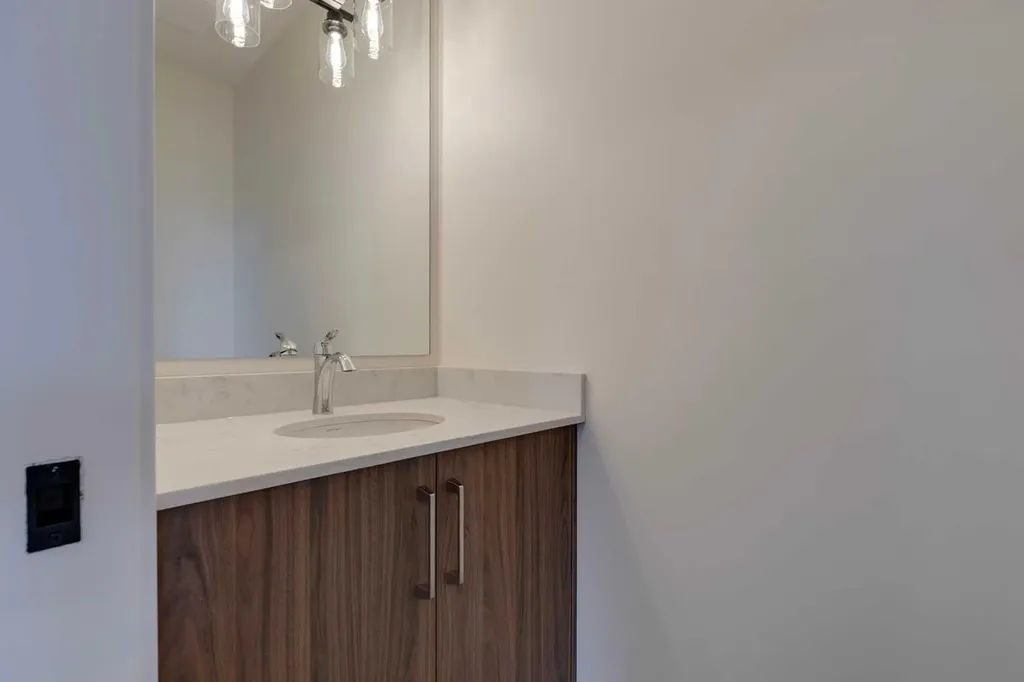 2126 7 Street NW Calgary AB T2M 1K3