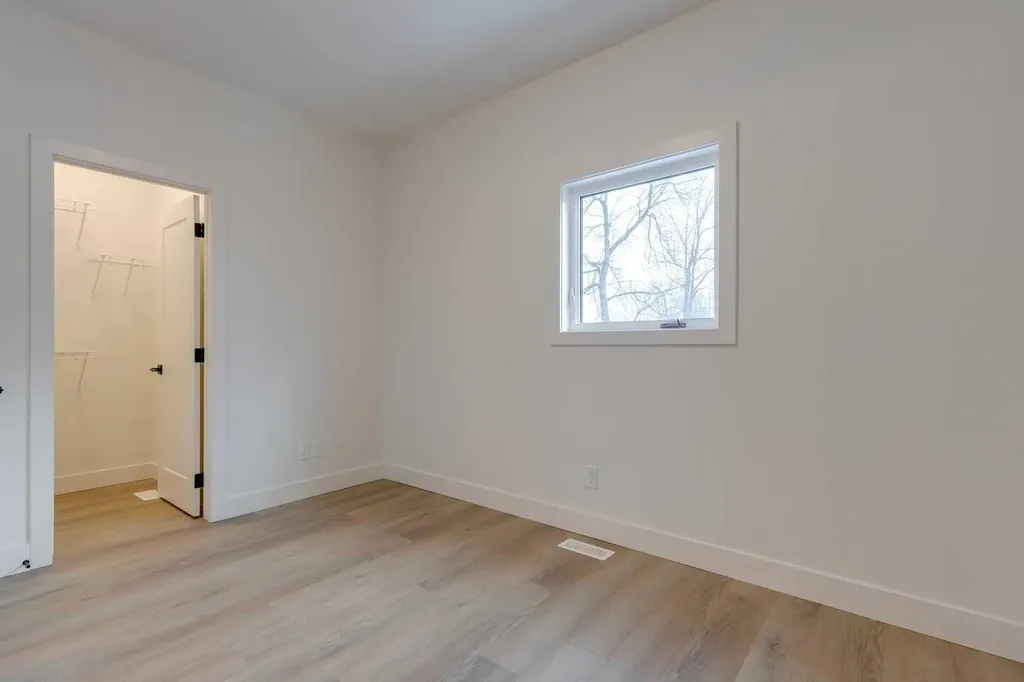 2126 7 Street NW Calgary AB T2M 1K3