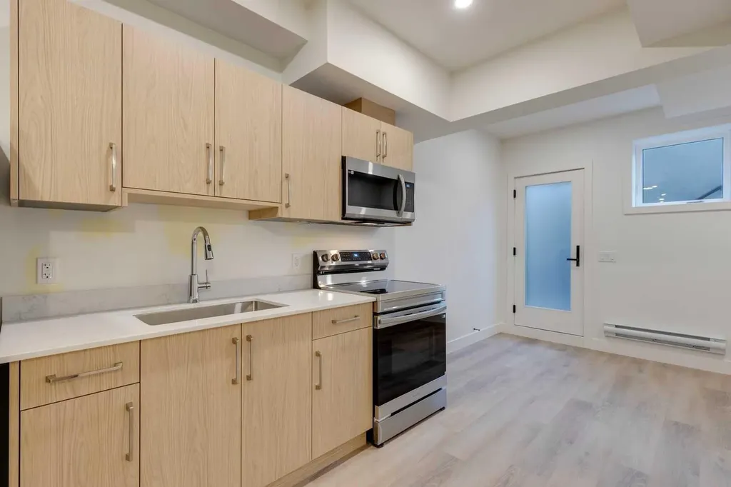 2126 7 Street NW Calgary AB T2M 1K3