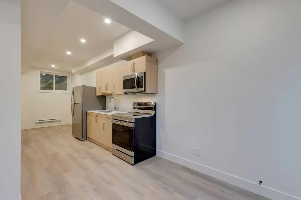 2126 7 Street NW Calgary AB T2M 1K3