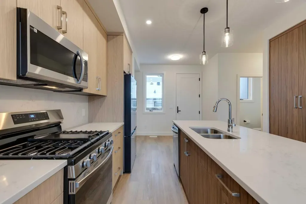 2126 7 Street NW Calgary AB T2M 1K3
