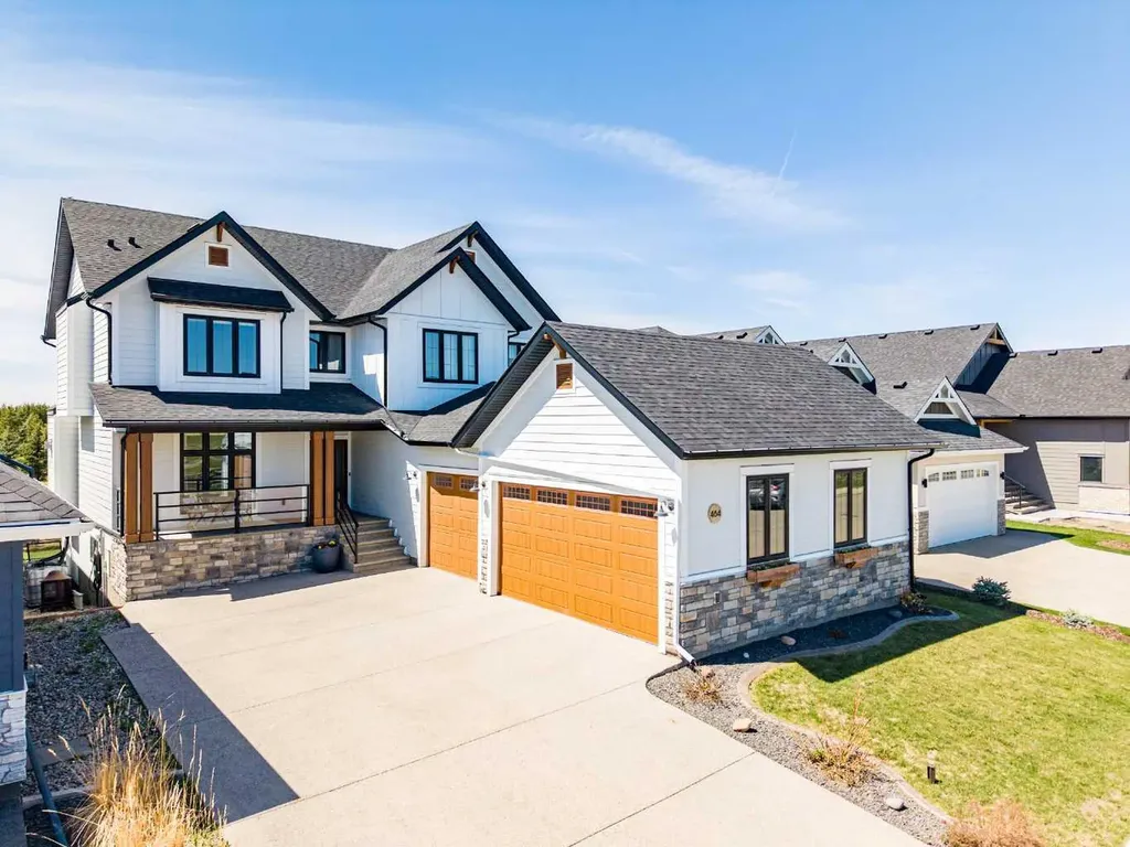 464 Muirfield Crescent Lyalta AB T0J1Y1