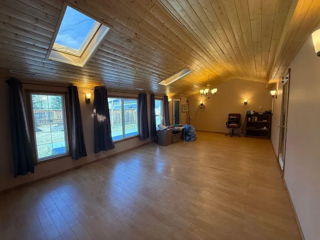 317 Hillside Avenue Carbon AB T0M 0L0
