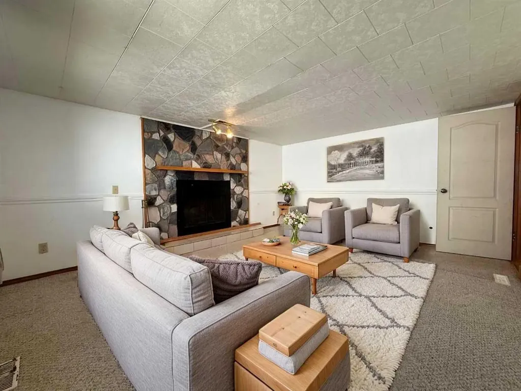 317 Hillside Avenue Carbon AB T0M 0L0