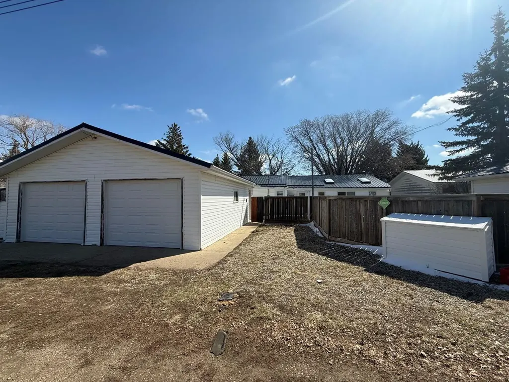 317 Hillside Avenue Carbon AB T0M 0L0