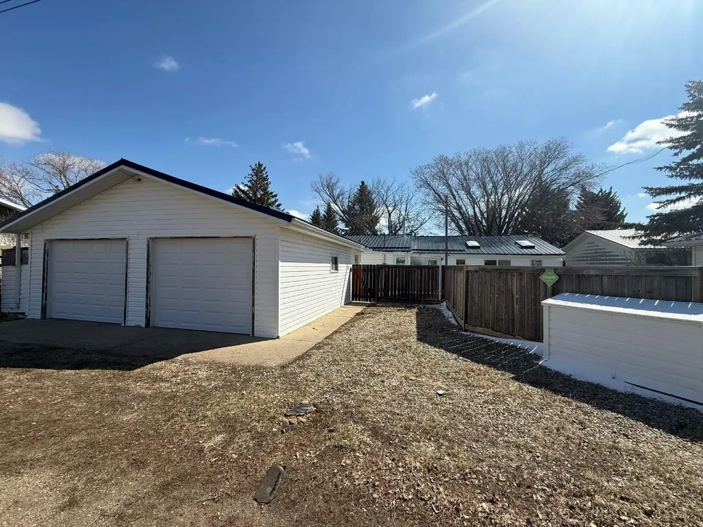 317 Hillside Avenue Carbon AB T0M 0L0