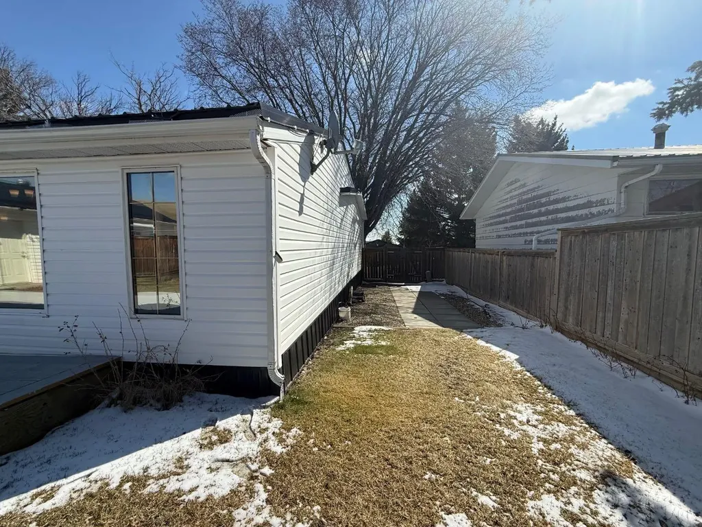 317 Hillside Avenue Carbon AB T0M 0L0