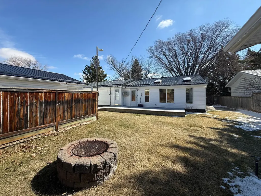 317 Hillside Avenue Carbon AB T0M 0L0