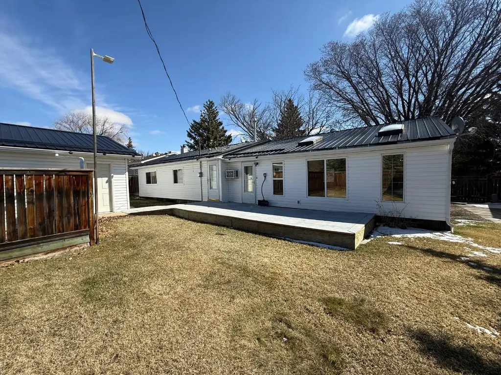 317 Hillside Avenue Carbon AB T0M 0L0