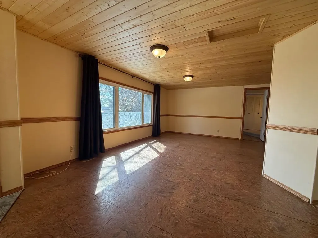 317 Hillside Avenue Carbon AB T0M 0L0
