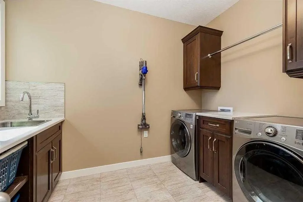 42 Cooperstown Court SW Airdrie AB T4B 2C5