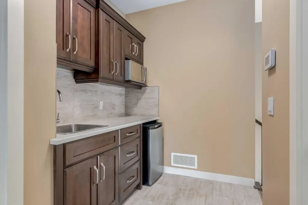 42 Cooperstown Court SW Airdrie AB T4B 2C5