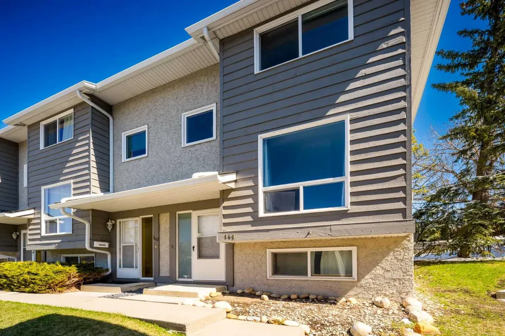 6915 Ranchview Drive NW Calgary AB T3G 1R8