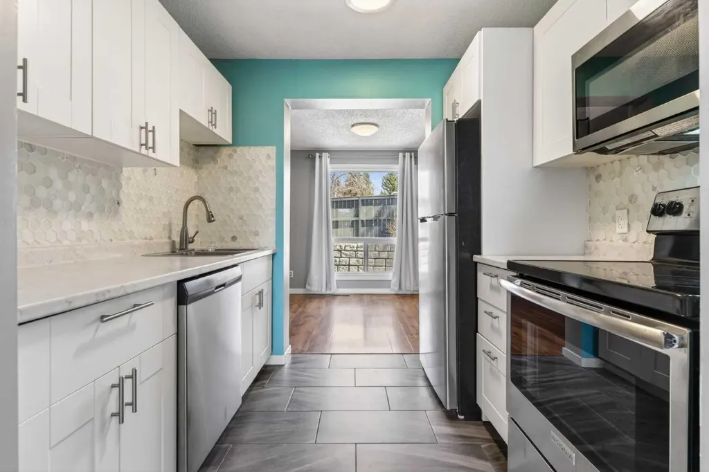 6915 Ranchview Drive NW Calgary AB T3G 1R8
