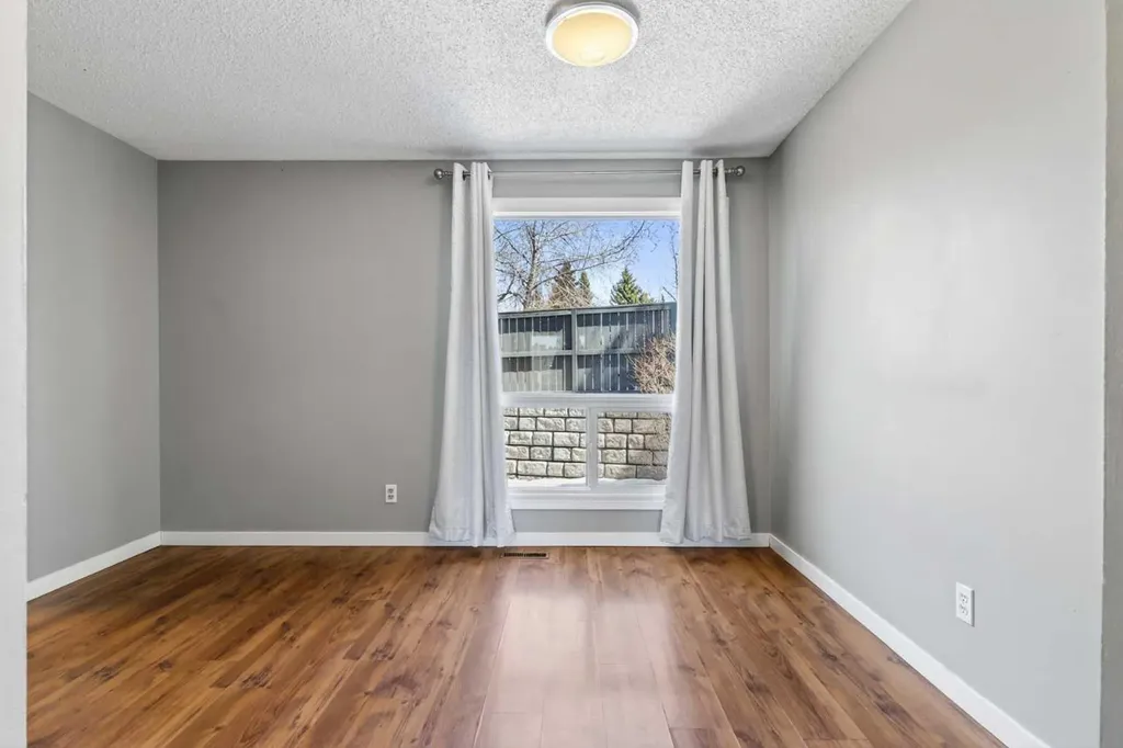 6915 Ranchview Drive NW Calgary AB T3G 1R8