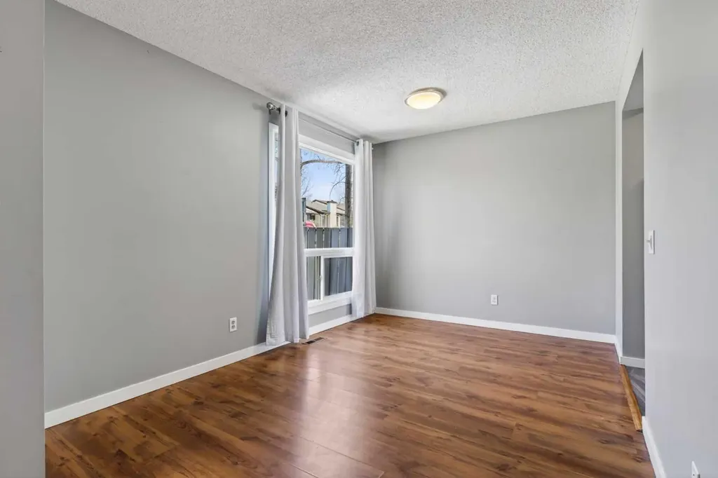 6915 Ranchview Drive NW Calgary AB T3G 1R8