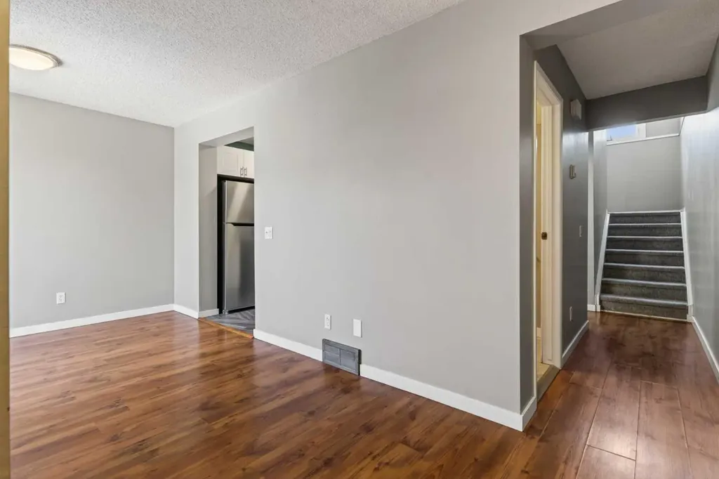 6915 Ranchview Drive NW Calgary AB T3G 1R8