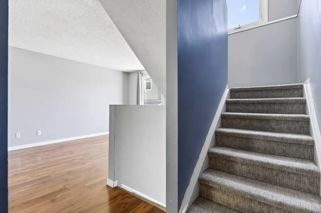 6915 Ranchview Drive NW Calgary AB T3G 1R8