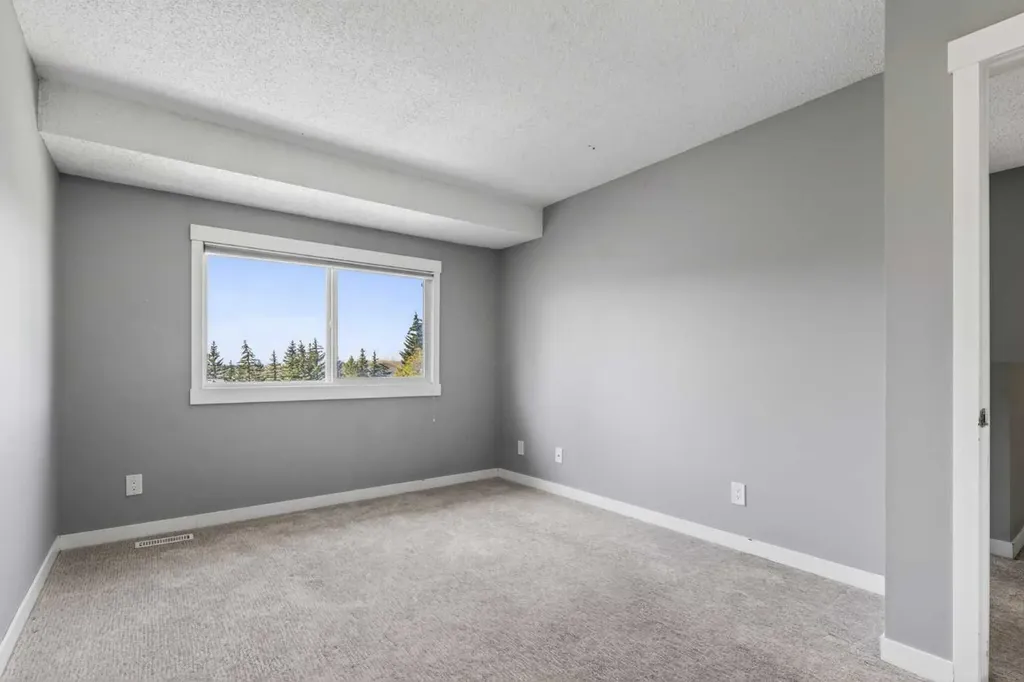 6915 Ranchview Drive NW Calgary AB T3G 1R8