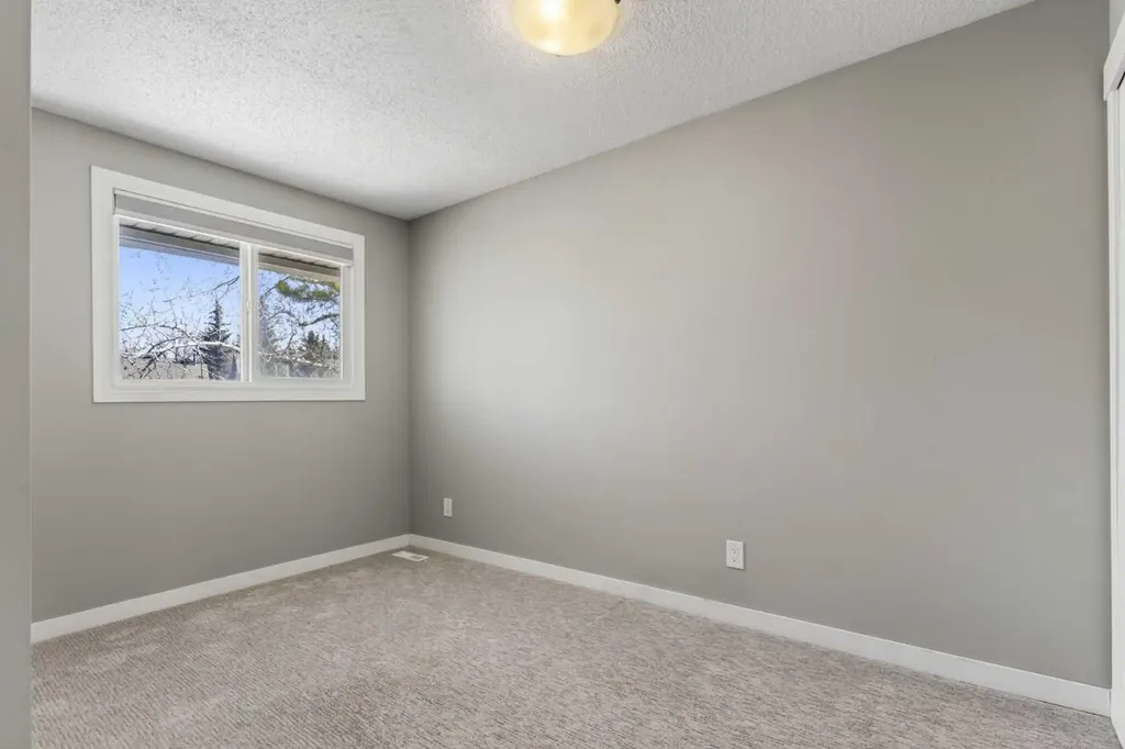 6915 Ranchview Drive NW Calgary AB T3G 1R8