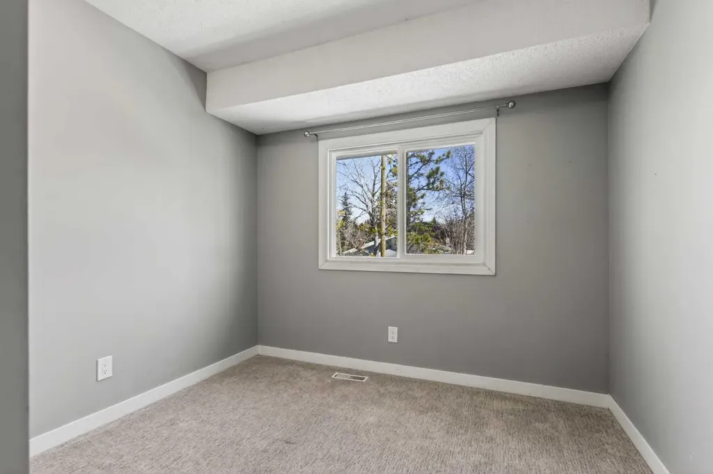 6915 Ranchview Drive NW Calgary AB T3G 1R8