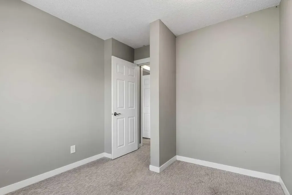 6915 Ranchview Drive NW Calgary AB T3G 1R8