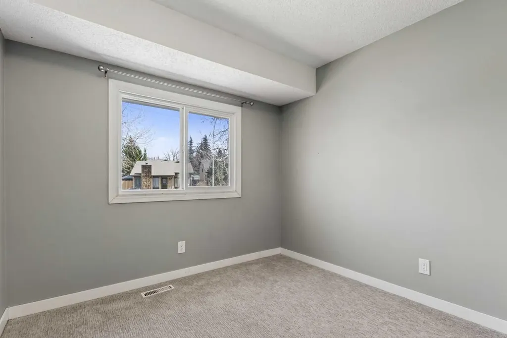 6915 Ranchview Drive NW Calgary AB T3G 1R8