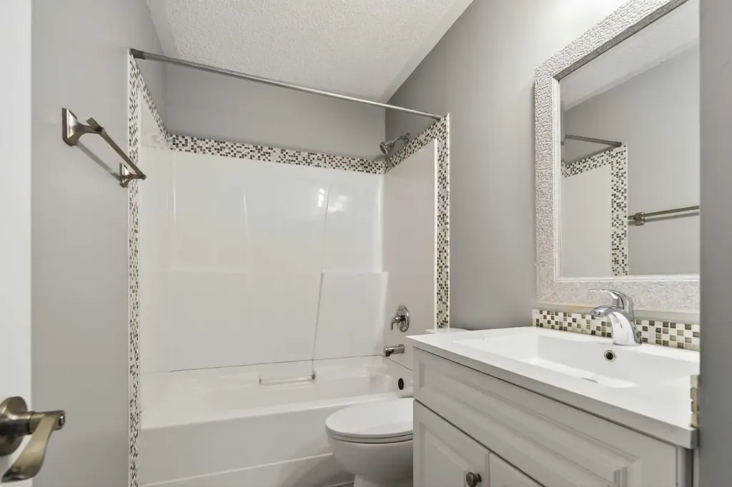 6915 Ranchview Drive NW Calgary AB T3G 1R8