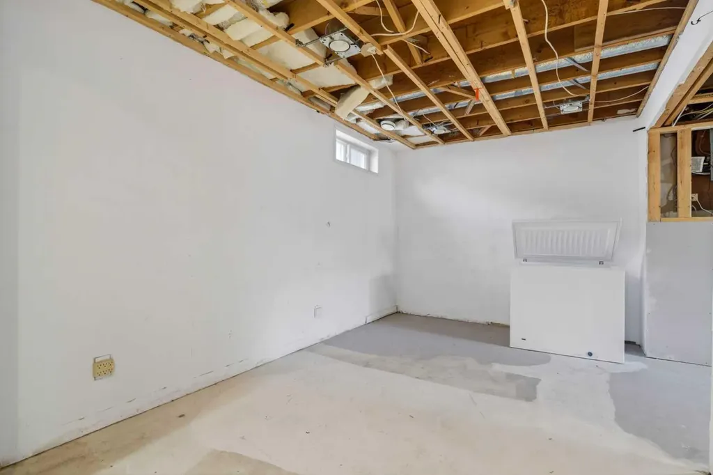 6915 Ranchview Drive NW Calgary AB T3G 1R8