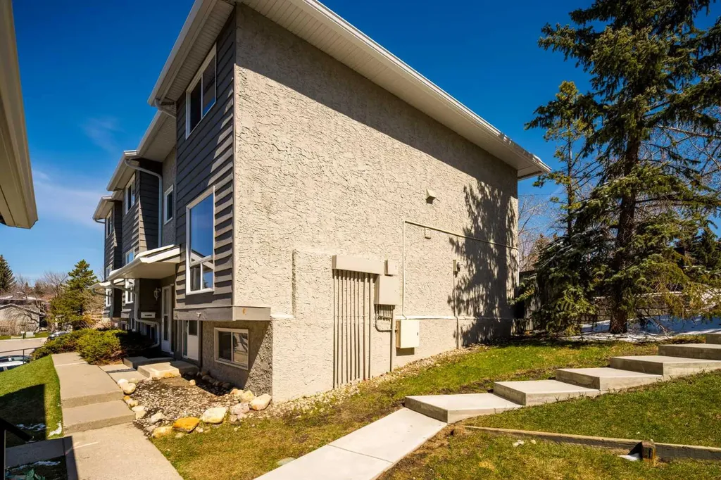 6915 Ranchview Drive NW Calgary AB T3G 1R8