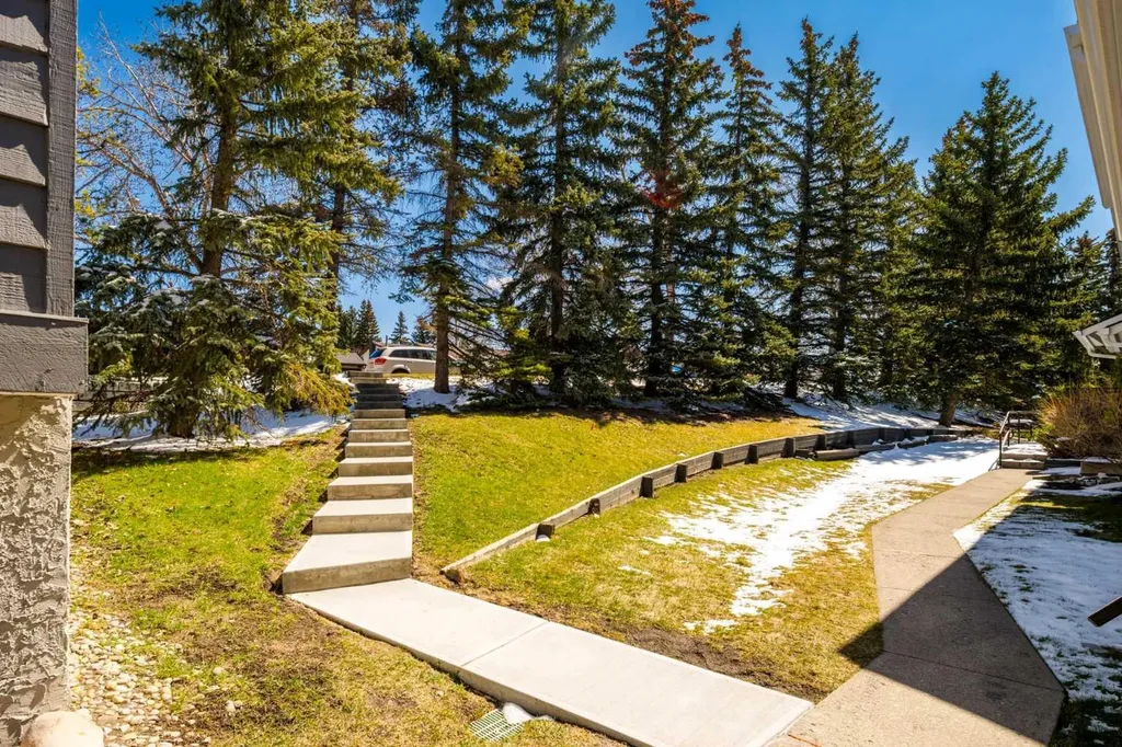 6915 Ranchview Drive NW Calgary AB T3G 1R8