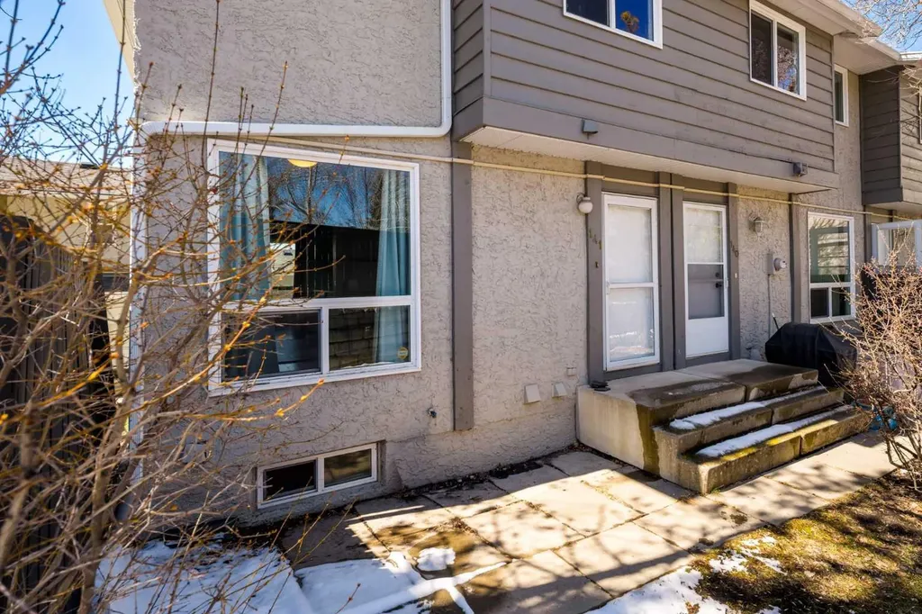 6915 Ranchview Drive NW Calgary AB T3G 1R8