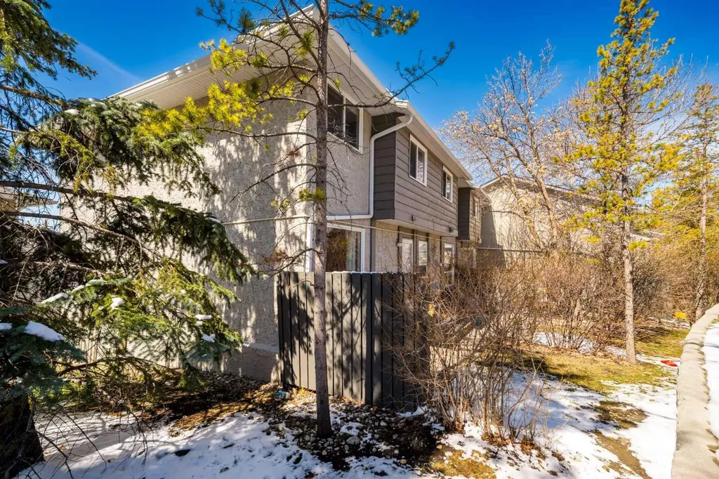 6915 Ranchview Drive NW Calgary AB T3G 1R8