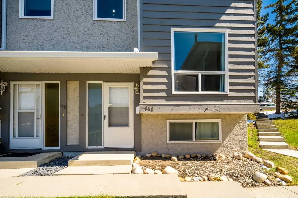 6915 Ranchview Drive NW Calgary AB T3G 1R8