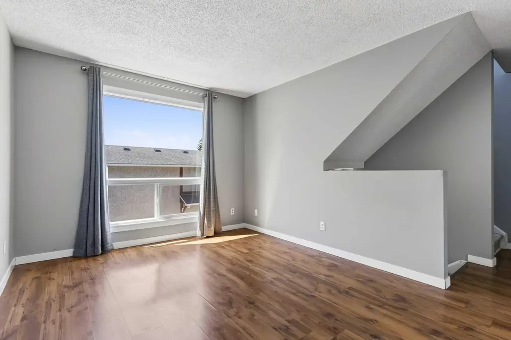 6915 Ranchview Drive NW Calgary AB T3G 1R8