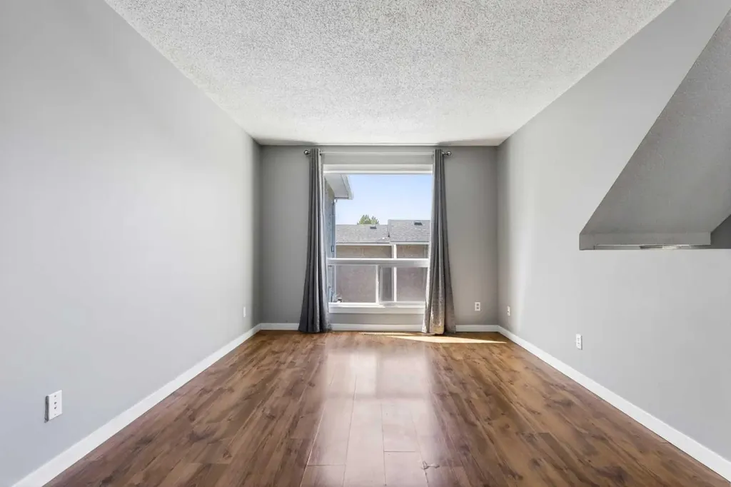 6915 Ranchview Drive NW Calgary AB T3G 1R8