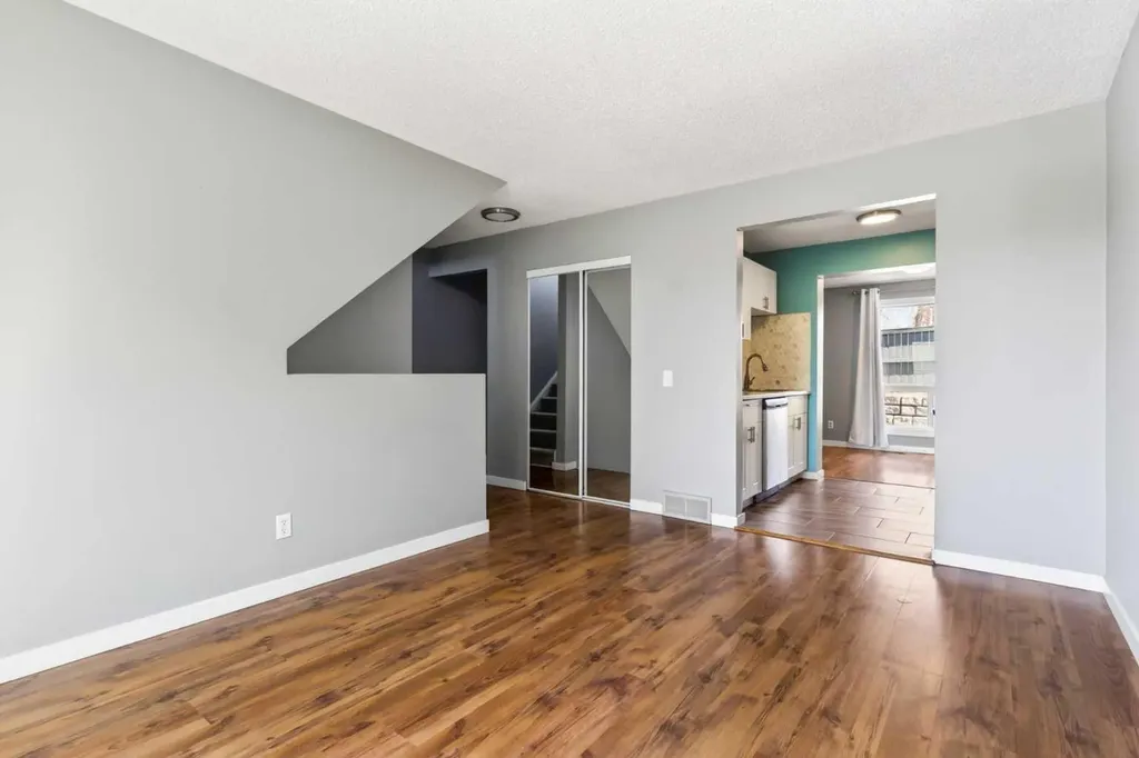 6915 Ranchview Drive NW Calgary AB T3G 1R8