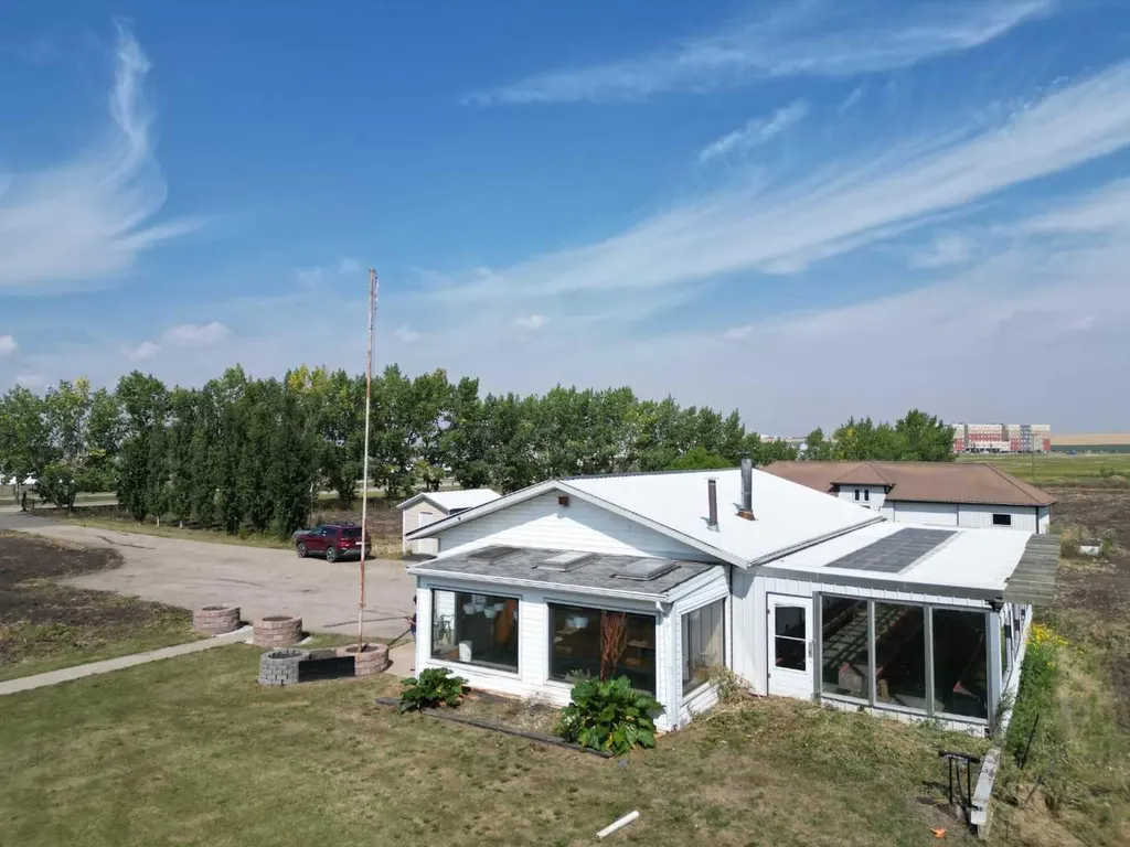 60037 Twp Road 725 Clairmont AB T8X 4R4