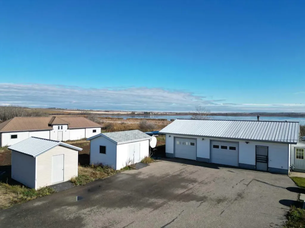 60037 Twp Road 725 Clairmont AB T8X 4R4
