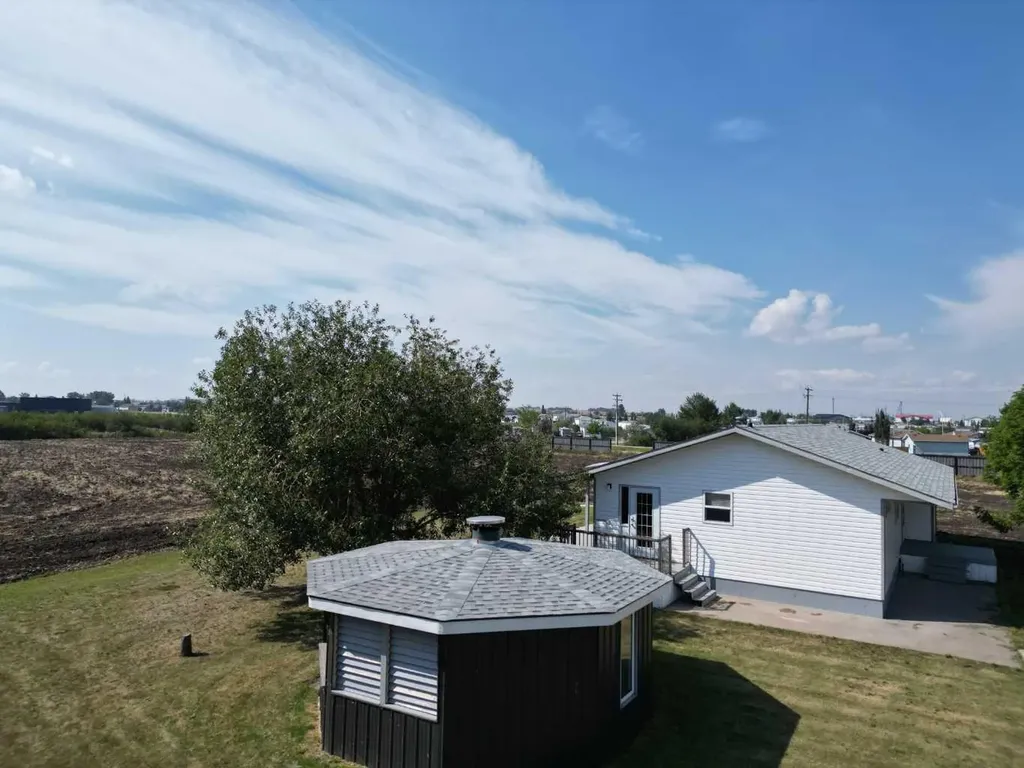 60037 Twp Road 725 Clairmont AB T8X 4R4